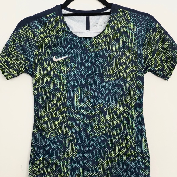 🔴Nike Dri- Fit | Workout Shirt - Picture 2 of 5